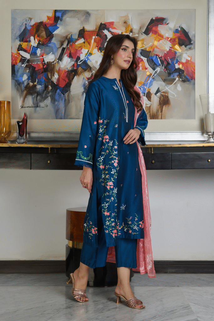  Fusion modern Pakistani fashion 2025